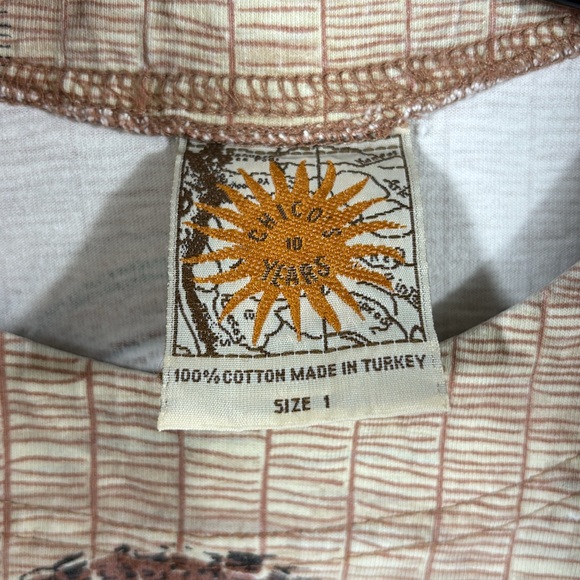 Chico’s 10 Years Curved Hem Short Sleeve Shirt | Size 1 - Picture 3 of 3